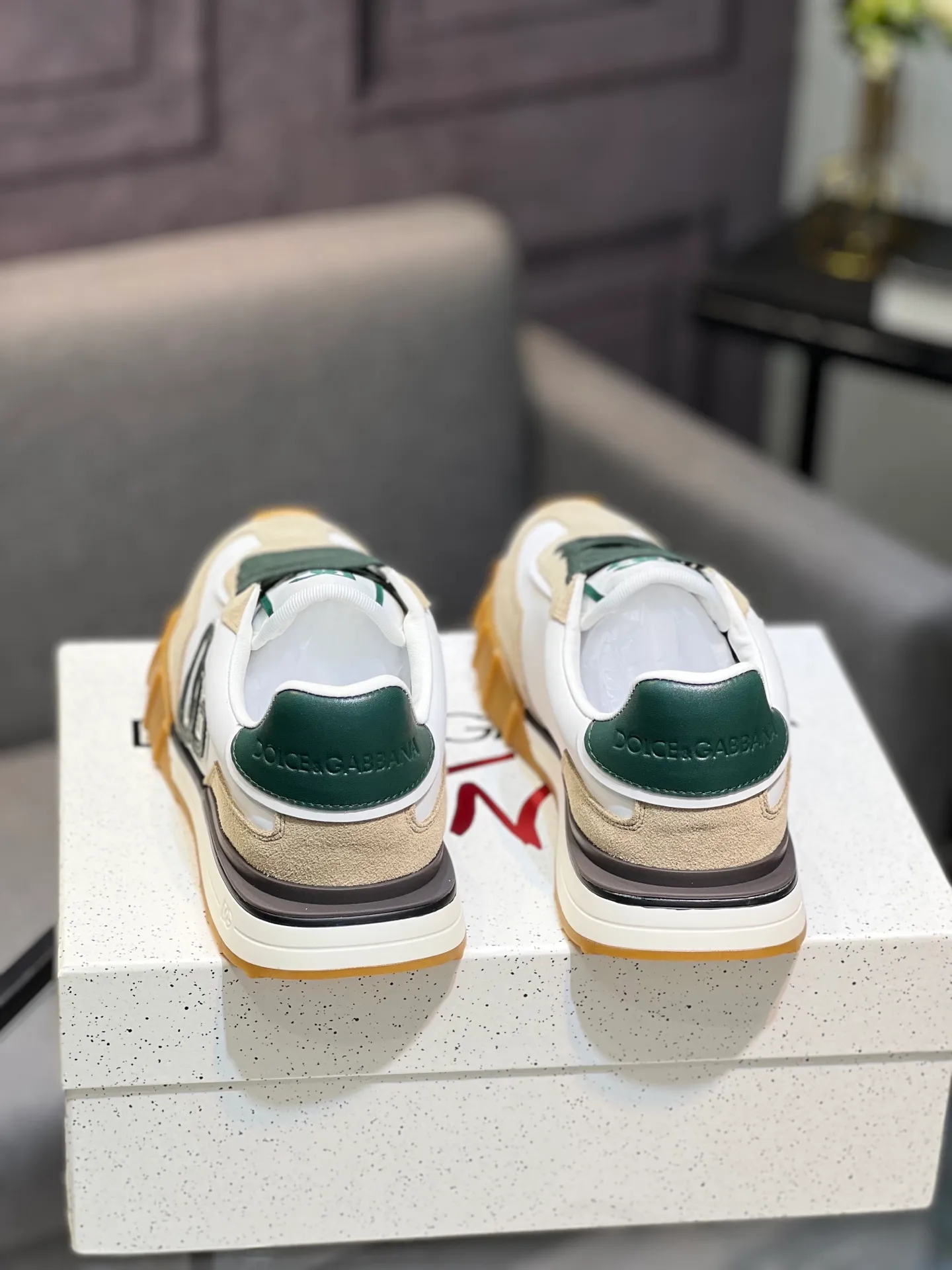 Men's shoes 💰560 Dolce&Gabbana D&G's latest casual sports shoes. Original purchase, development and production. DG's latest explosion. The tongue has the brand's iconic details. It is fashionable and versatile and can add luster to various looks. Create an exquisite design with unique dynamic vitality and modern atmosphere, showing modern and elegant style. Exquisite packaging at the delivery counter🛍📦 ▪️Fabric: Original customized cowhide, lining: Original customized breathable lining, Size: Men's 38-44 (45 46 customized)